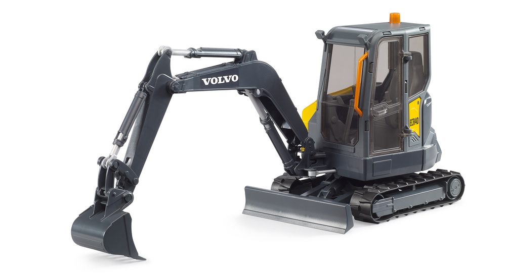 Volvo Compact Excavator ECR40 — Bruder 02465